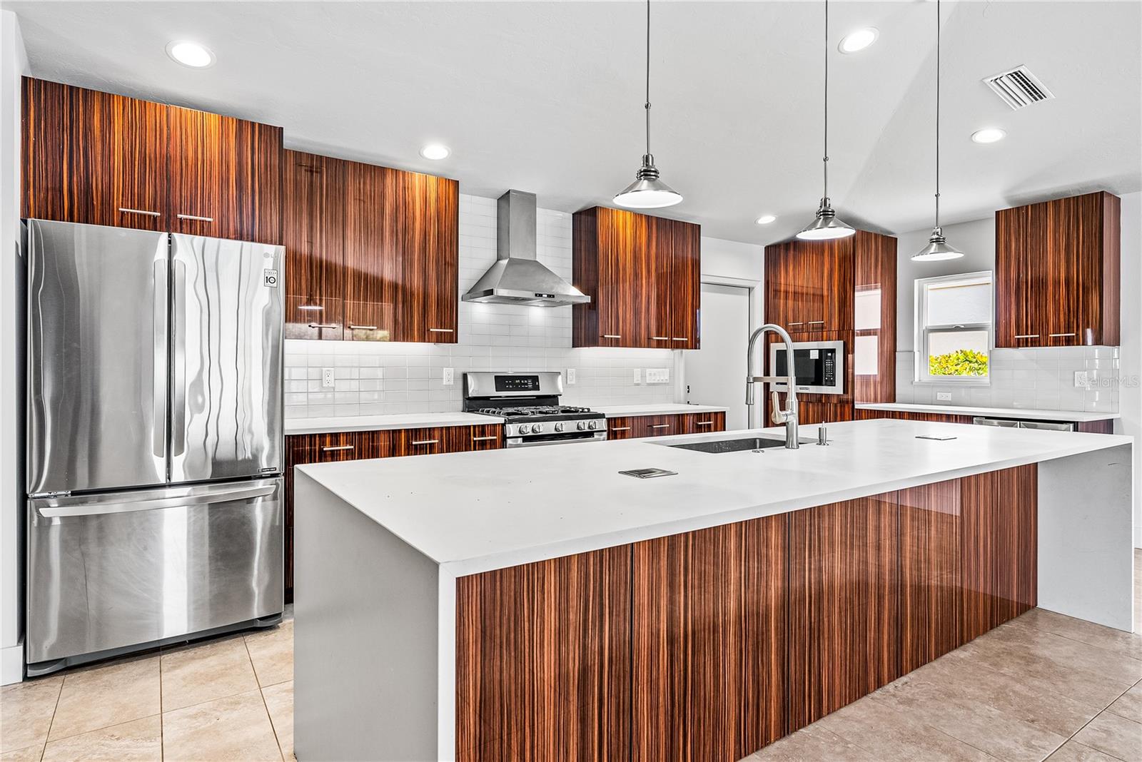 Image 11 of 63 For 3454 Yonge Avenue 79