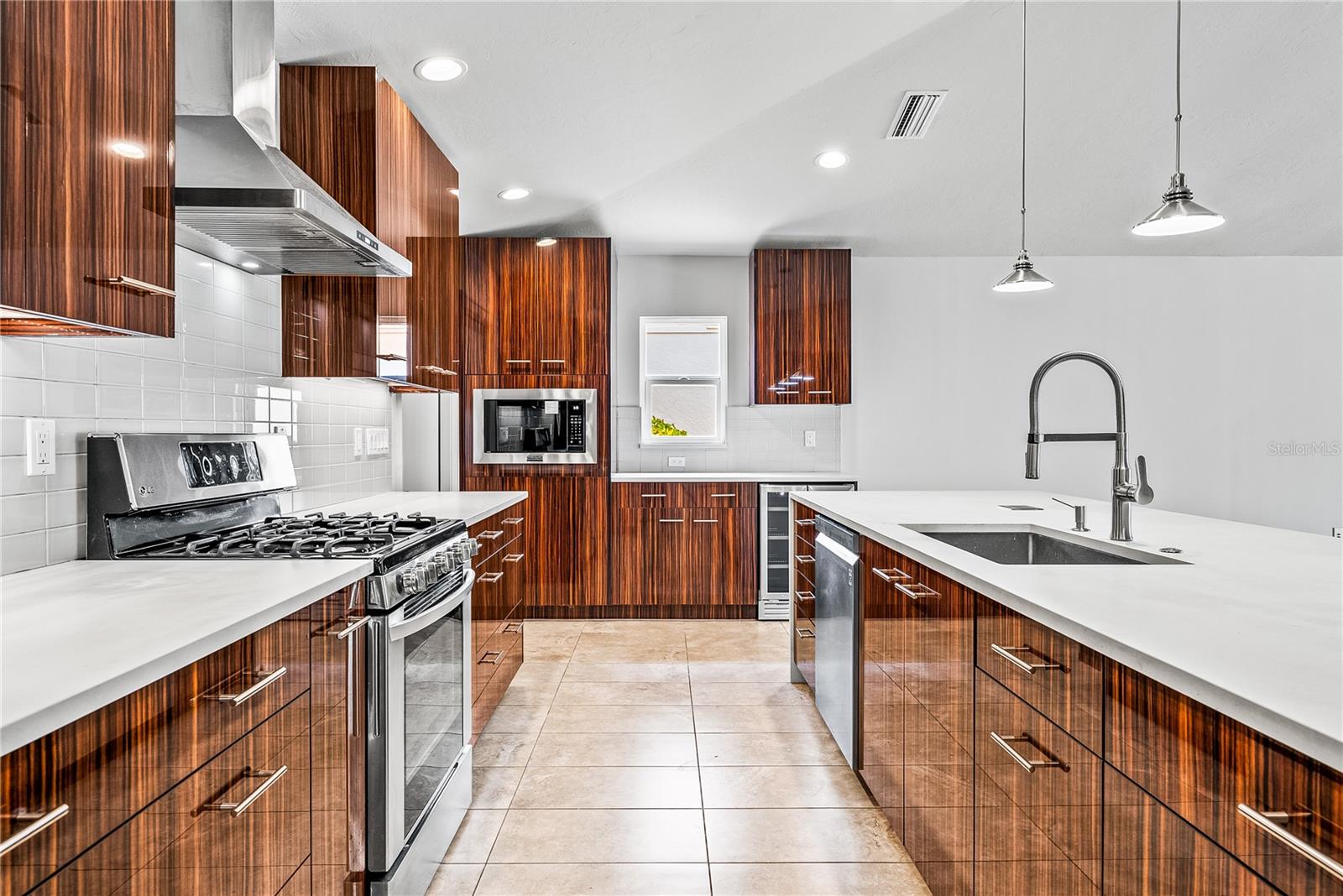 Image 14 of 63 For 3454 Yonge Avenue 79