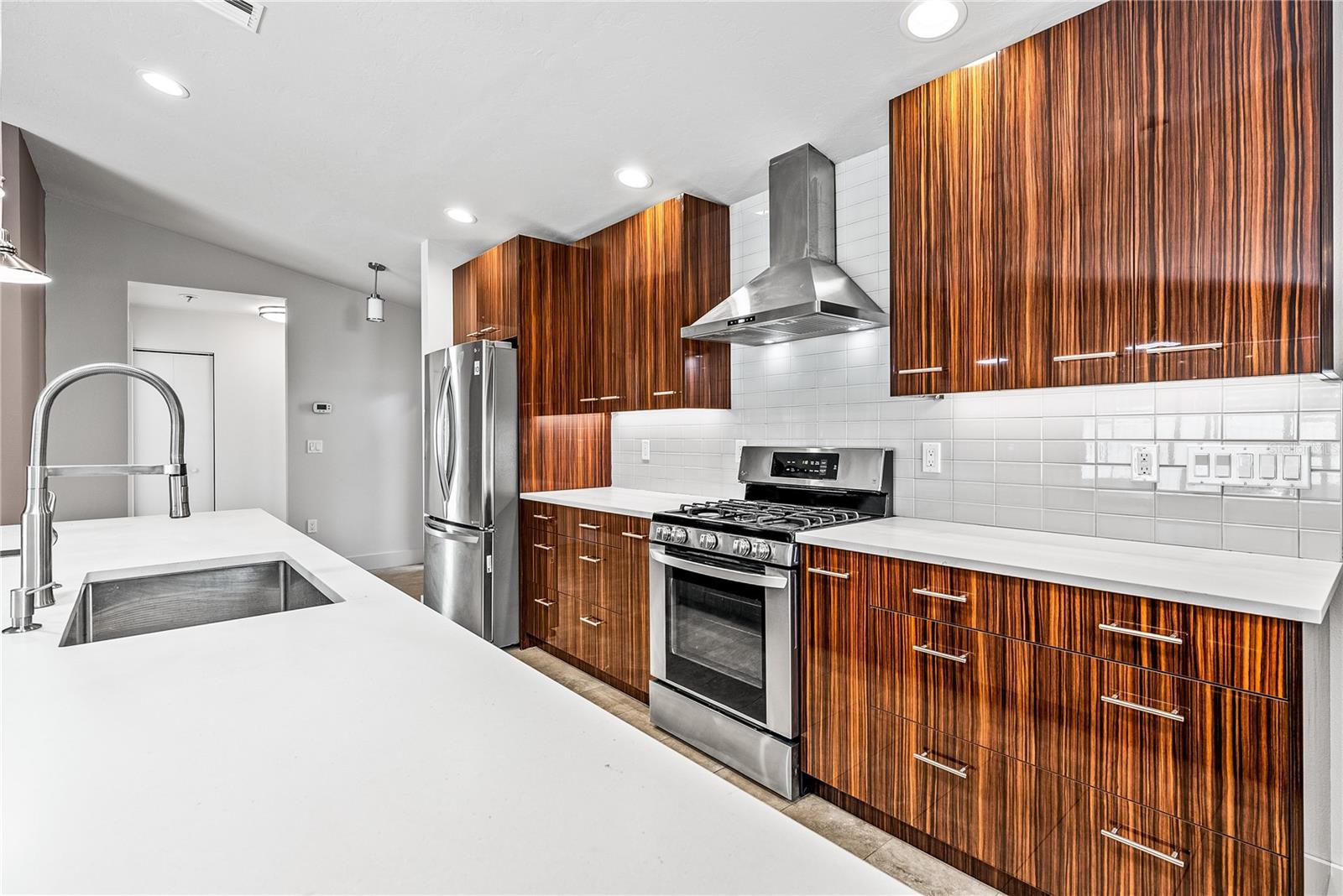 Image 15 of 63 For 3454 Yonge Avenue 79