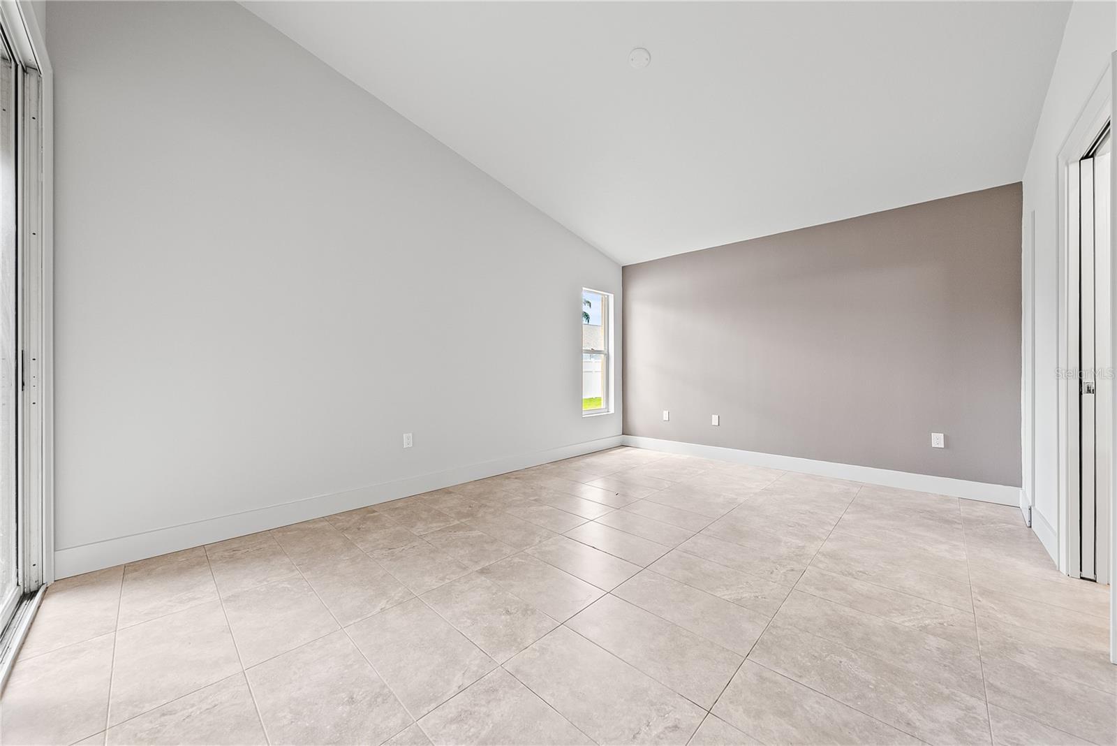 Image 18 of 63 For 3454 Yonge Avenue 79