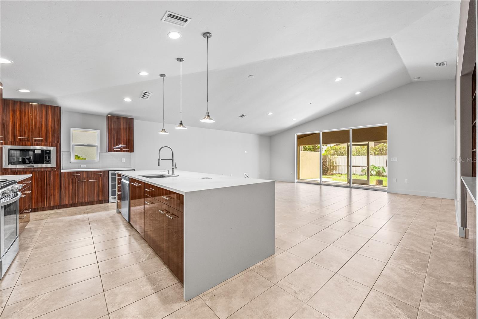 Image 5 of 63 For 3454 Yonge Avenue 79