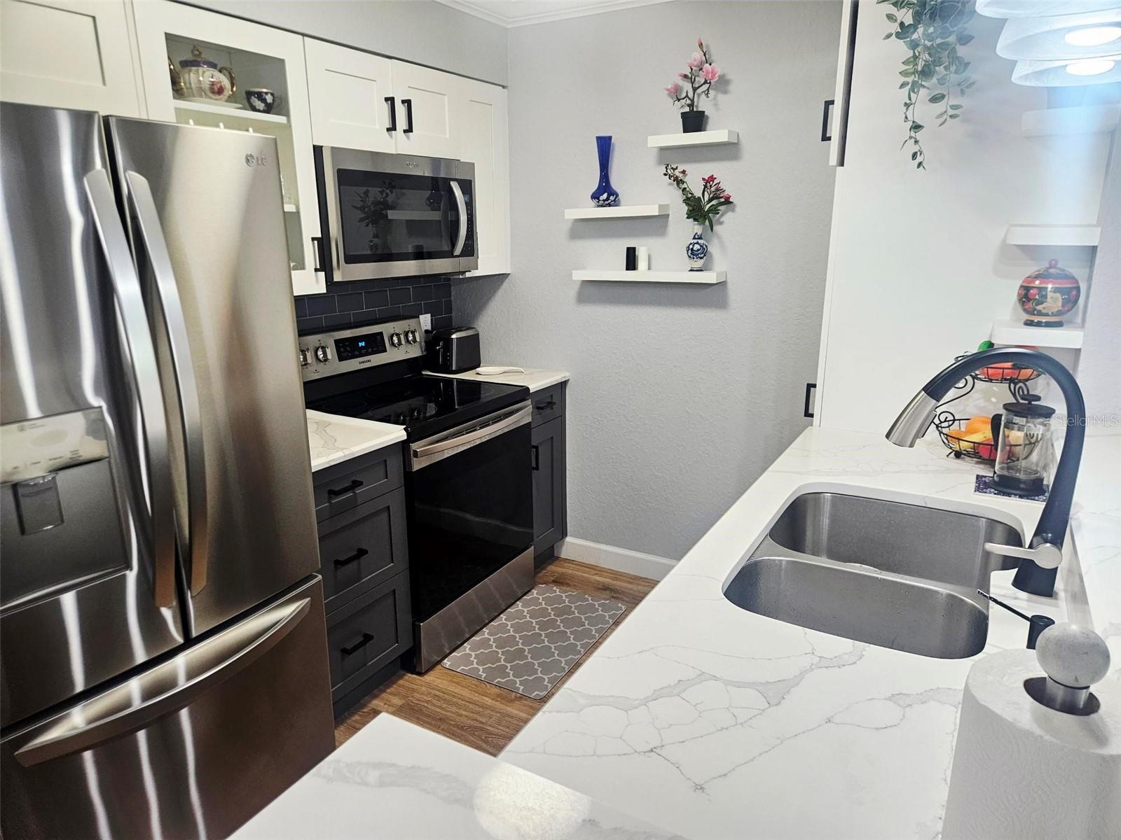 Image 8 of 40 For 850 Tamiami Trail 308