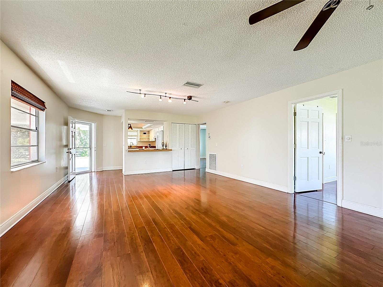 Image 11 of 40 For 4523 Independence Drive