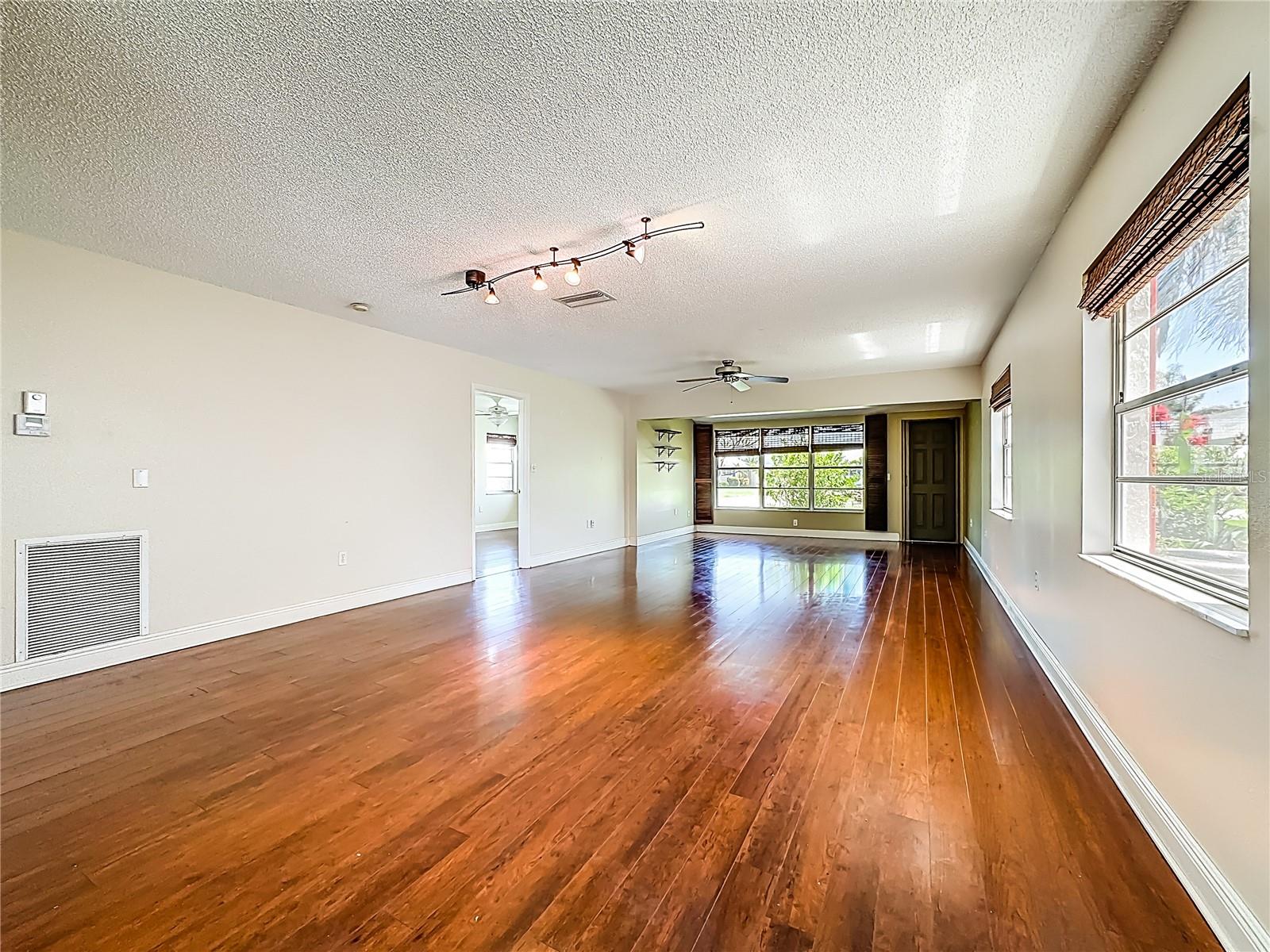 Image 12 of 40 For 4523 Independence Drive