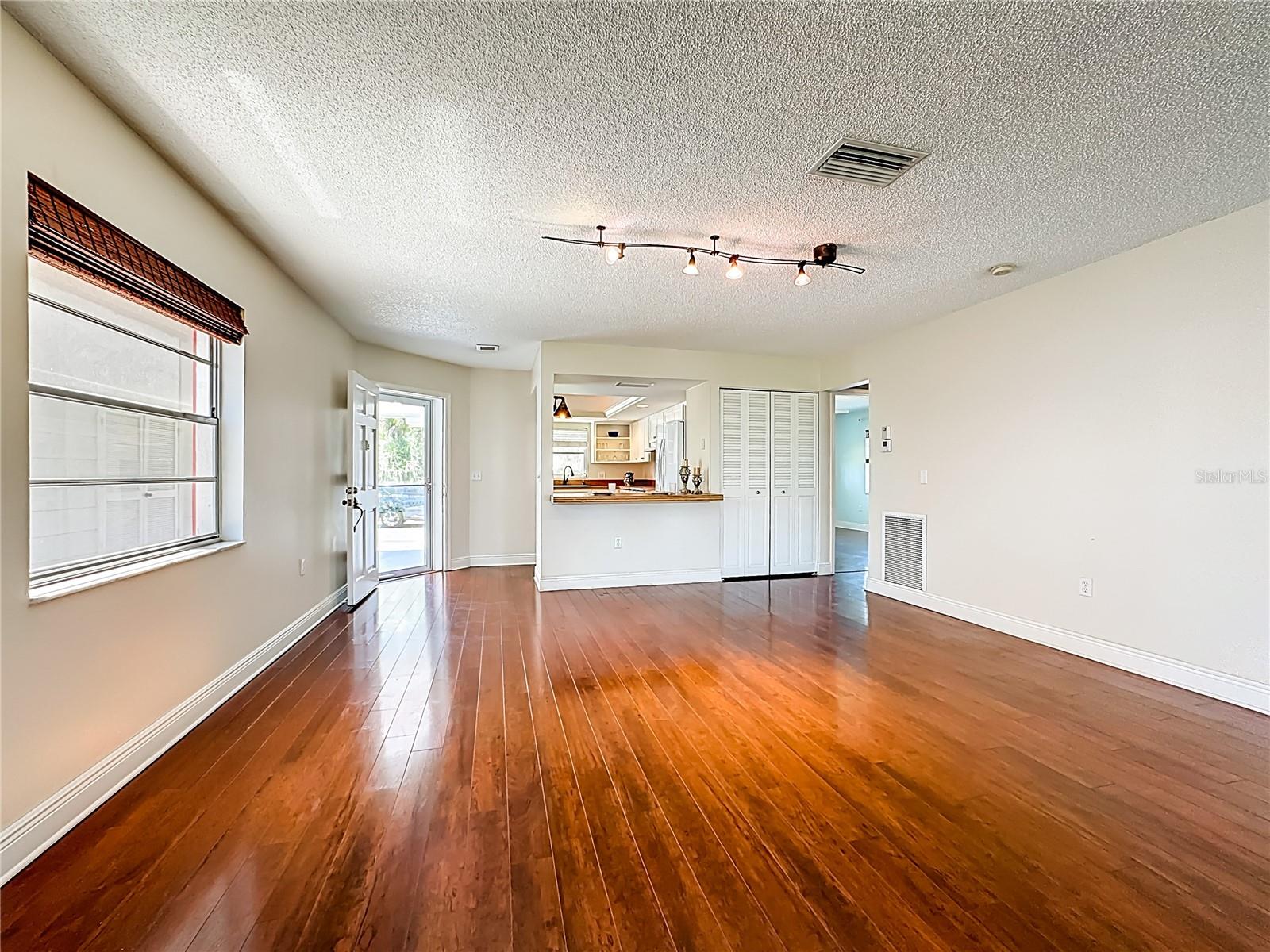 Image 13 of 40 For 4523 Independence Drive