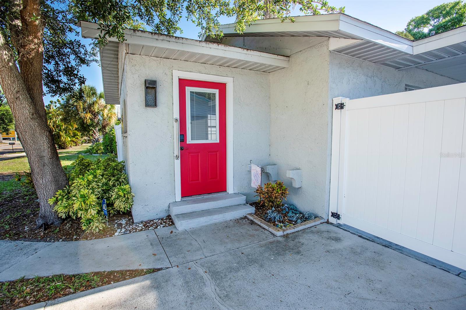 Image 14 of 34 For 519 51st Street W