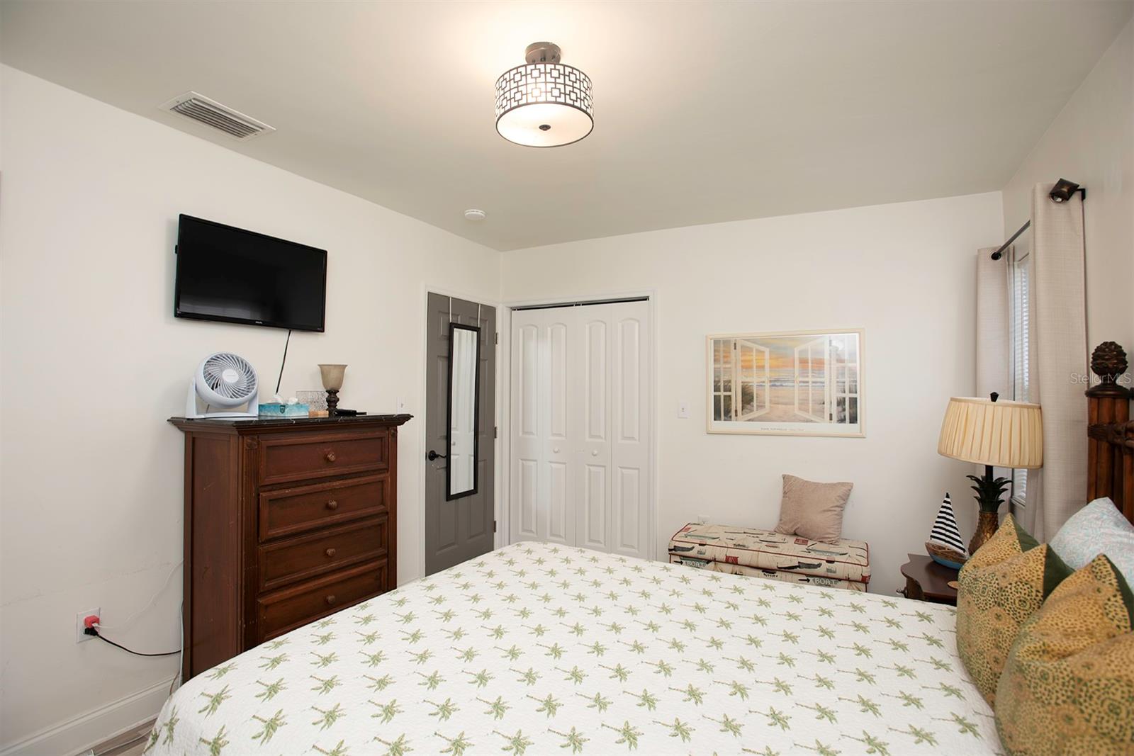 Image 16 of 34 For 519 51st Street W