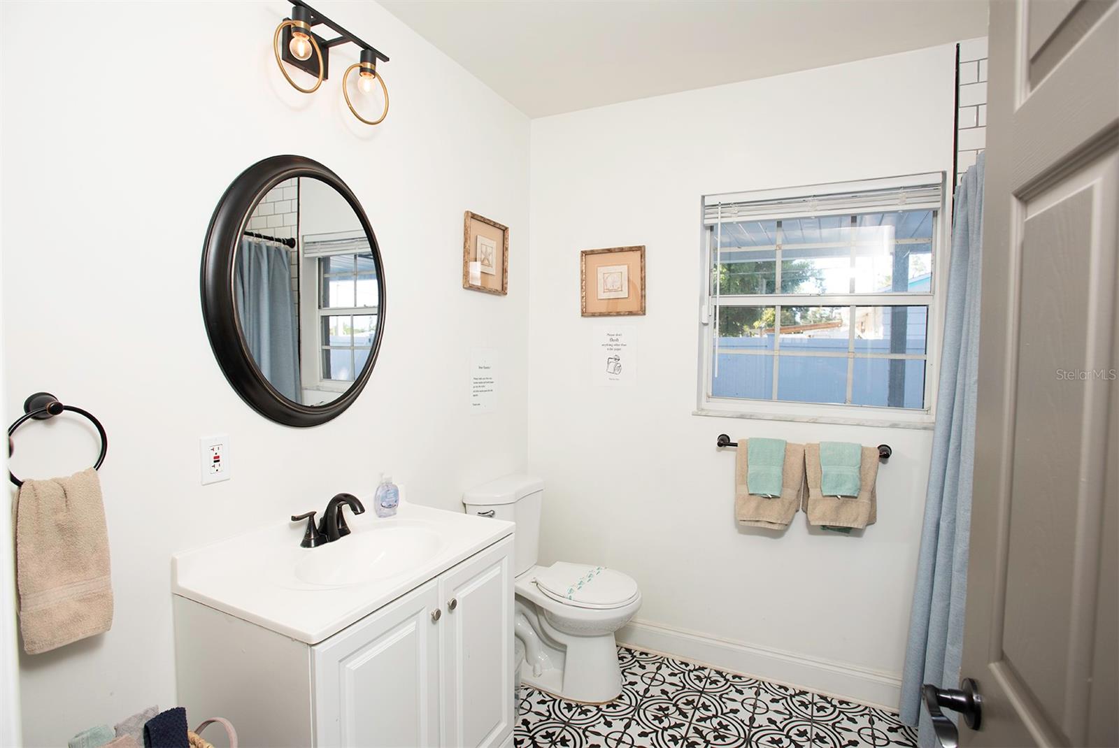 Image 17 of 34 For 519 51st Street W