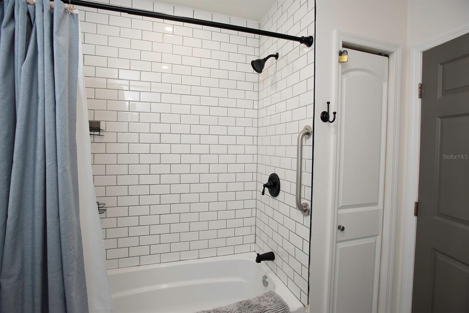 Image 18 of 34 For 519 51st Street W