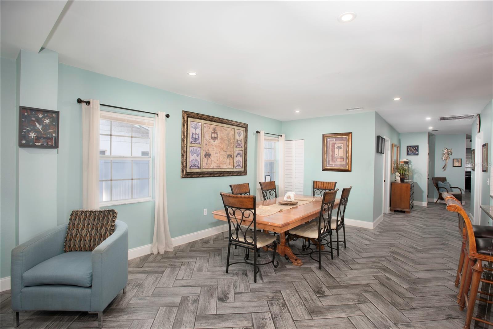 Image 21 of 34 For 519 51st Street W