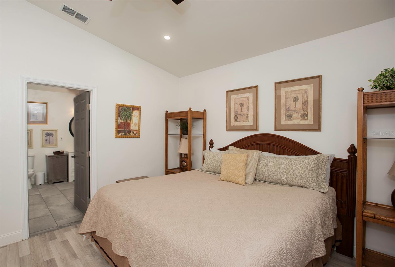 Image 25 of 34 For 519 51st Street W