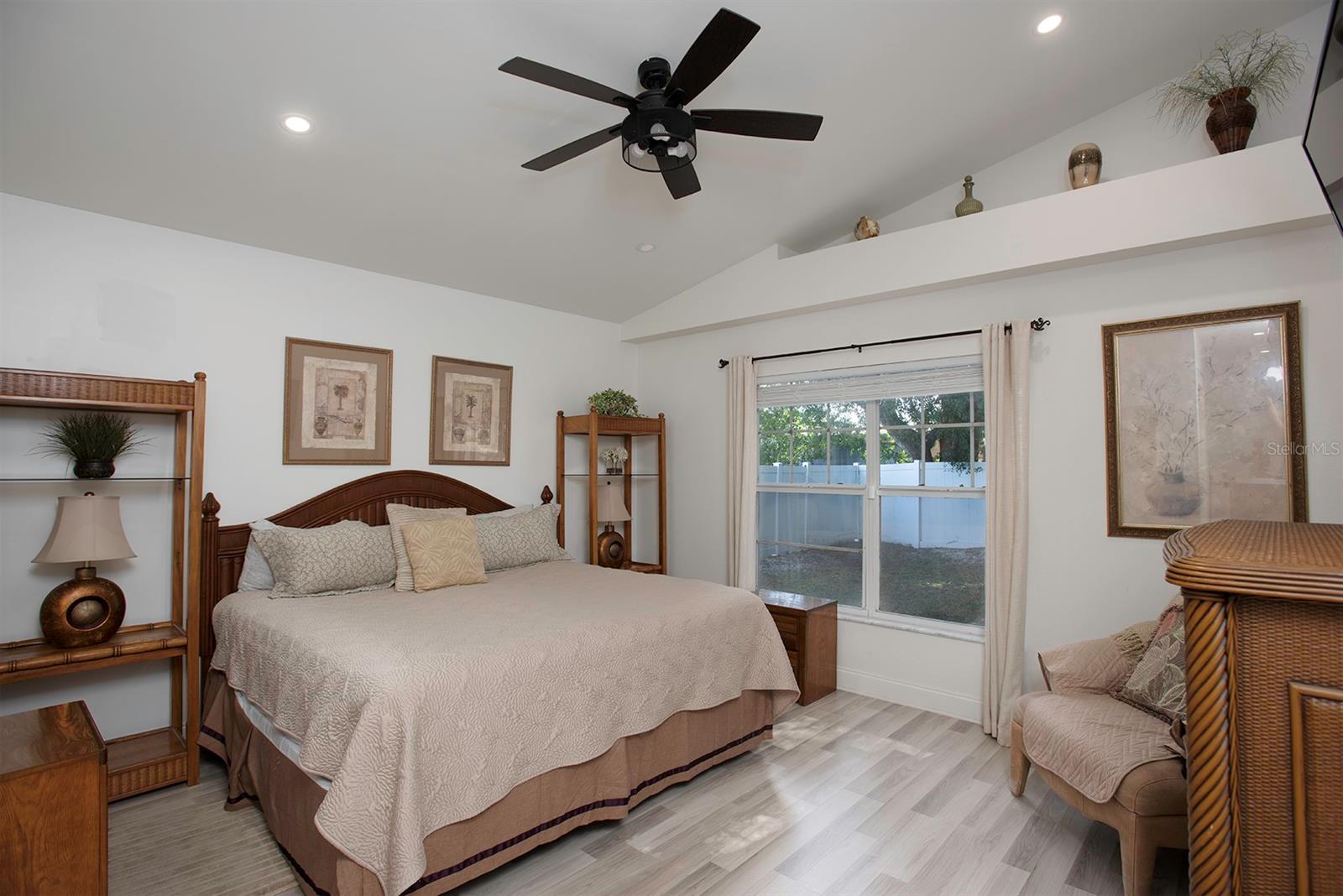 Image 6 of 34 For 519 51st Street W