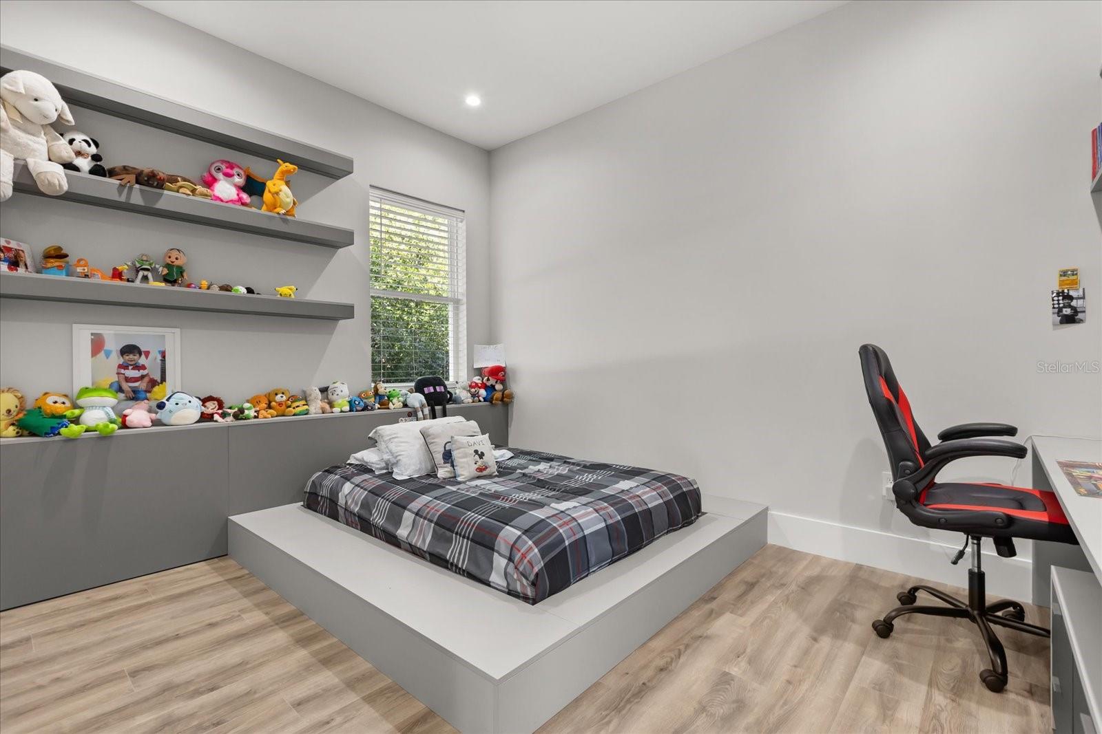 Image 39 of 55 For 1521 Chestnut Avenue