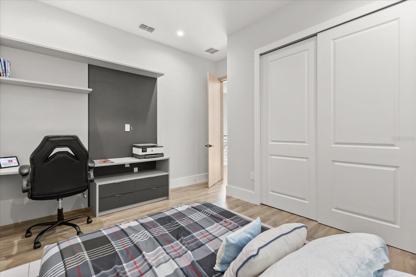 Image 40 of 55 For 1521 Chestnut Avenue