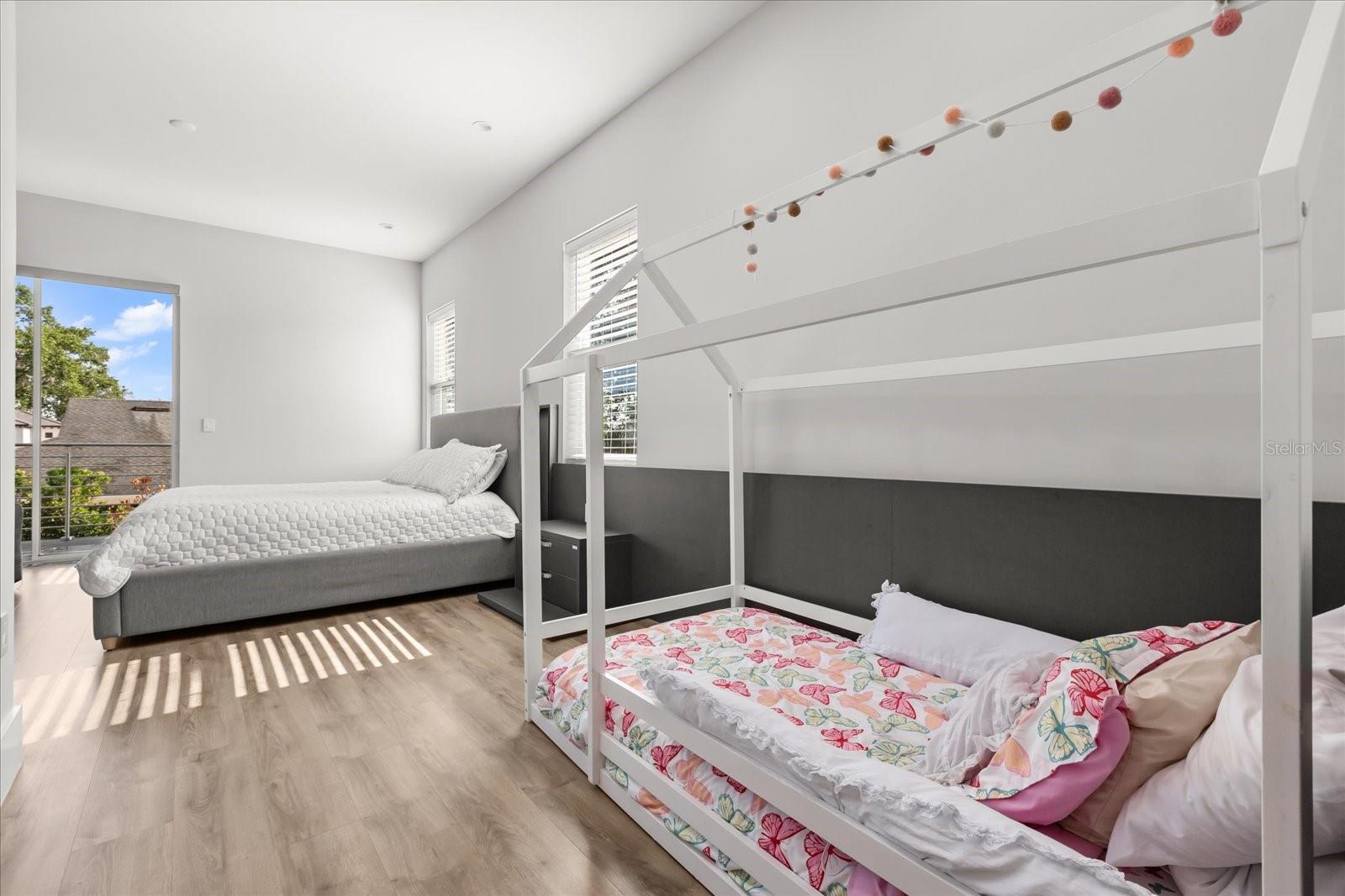 Image 41 of 55 For 1521 Chestnut Avenue