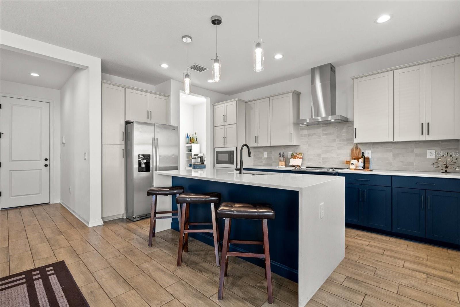 Image 5 of 45 For 8330 Abalone Loop