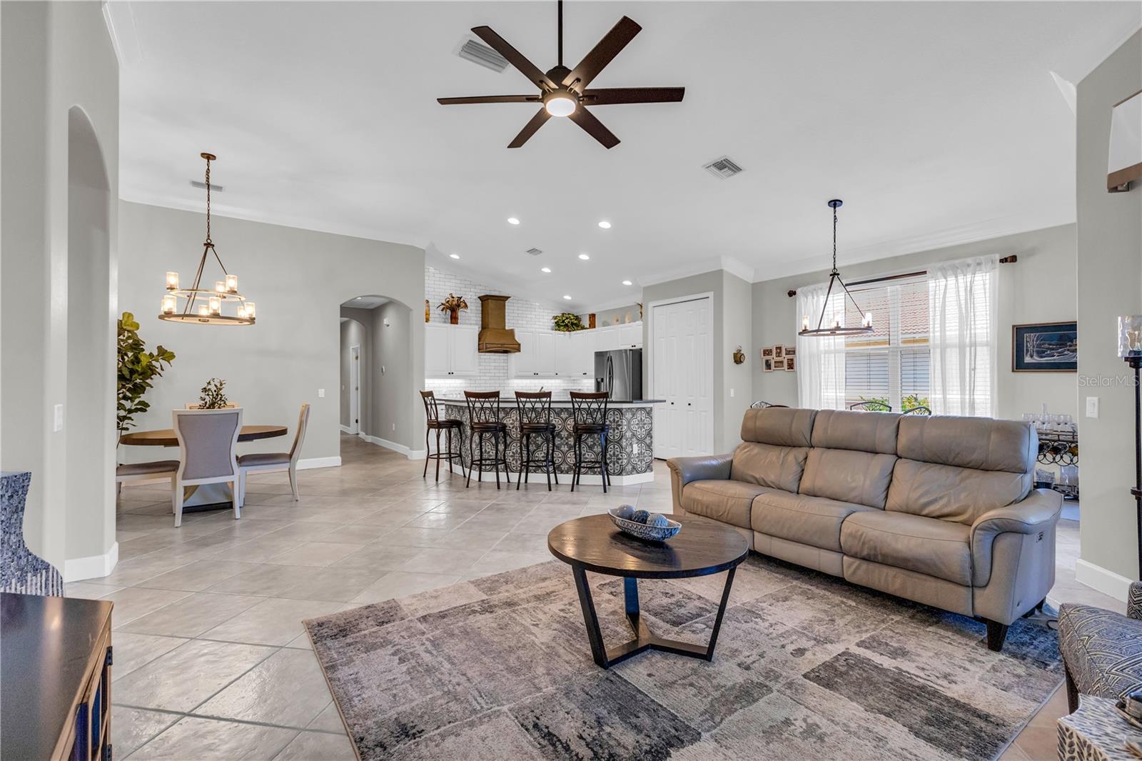 Image 10 of 61 For 927 River Basin Court 201c