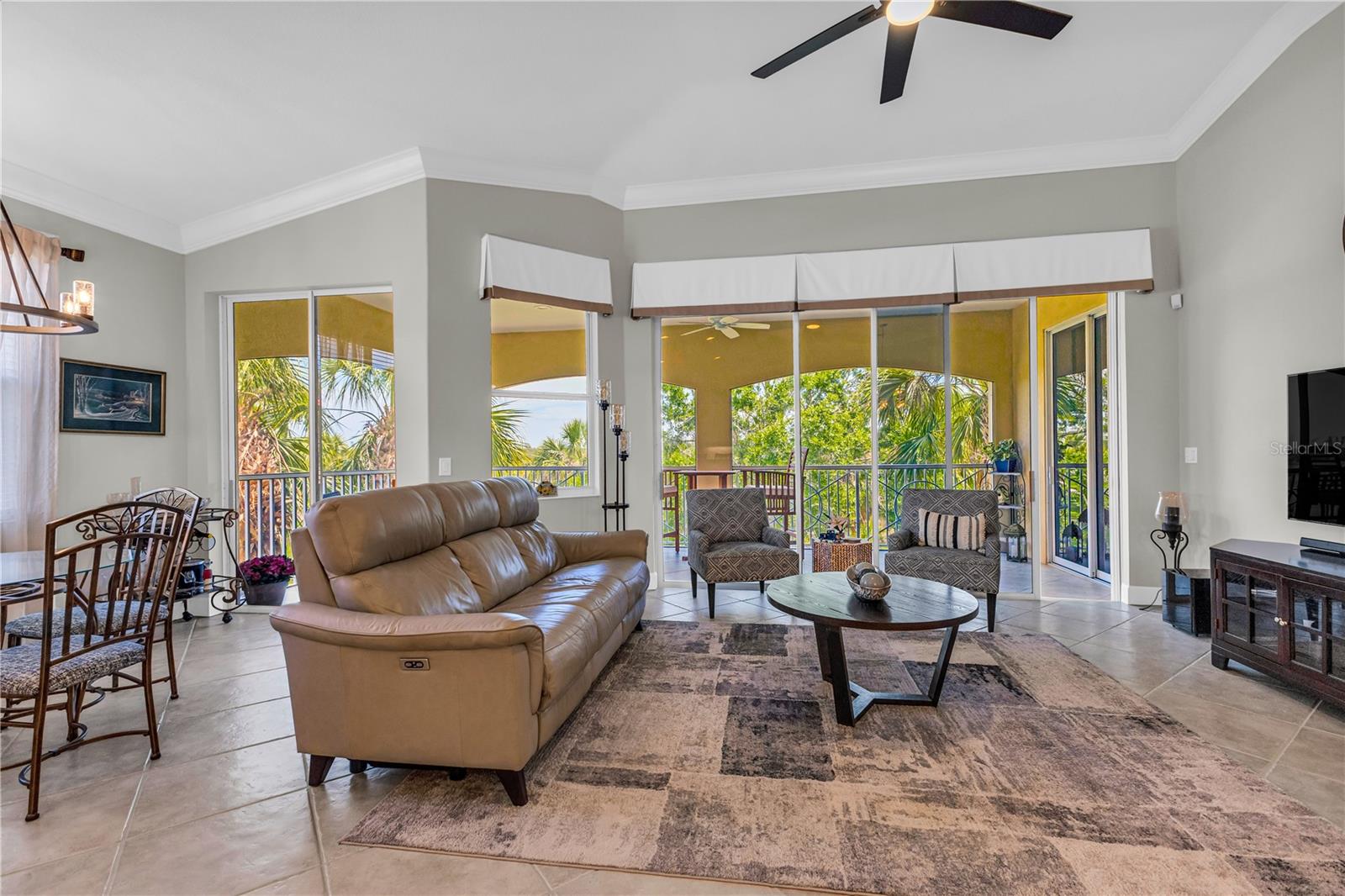 Image 12 of 61 For 927 River Basin Court 201c