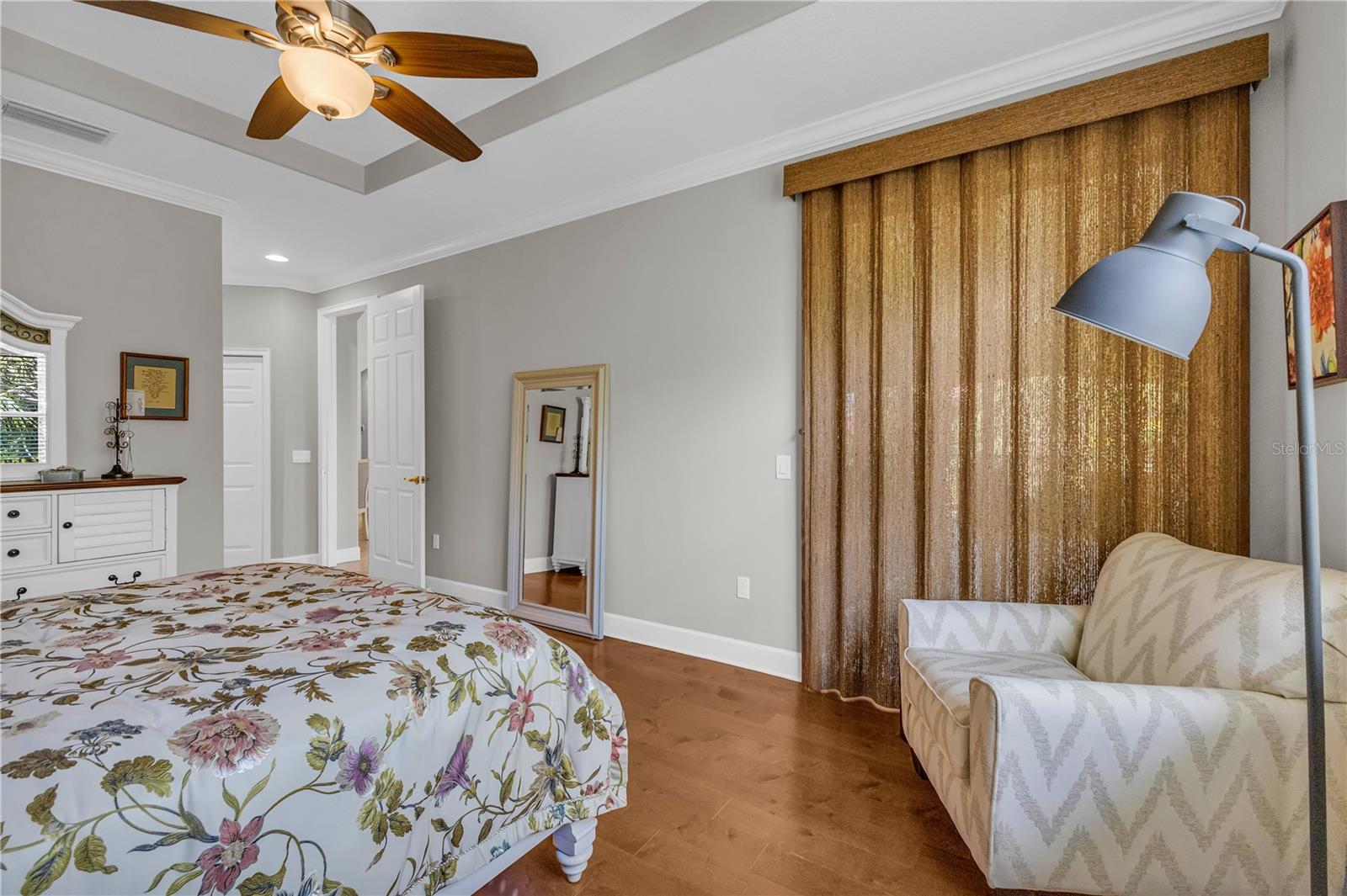 Image 16 of 61 For 927 River Basin Court 201c