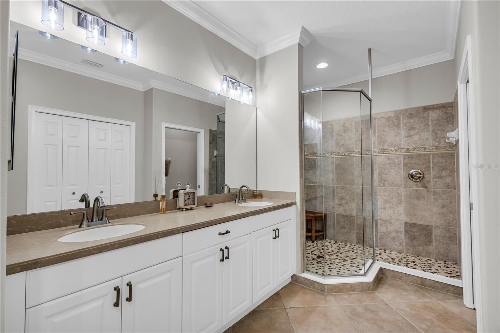 Image 19 of 61 For 927 River Basin Court 201c