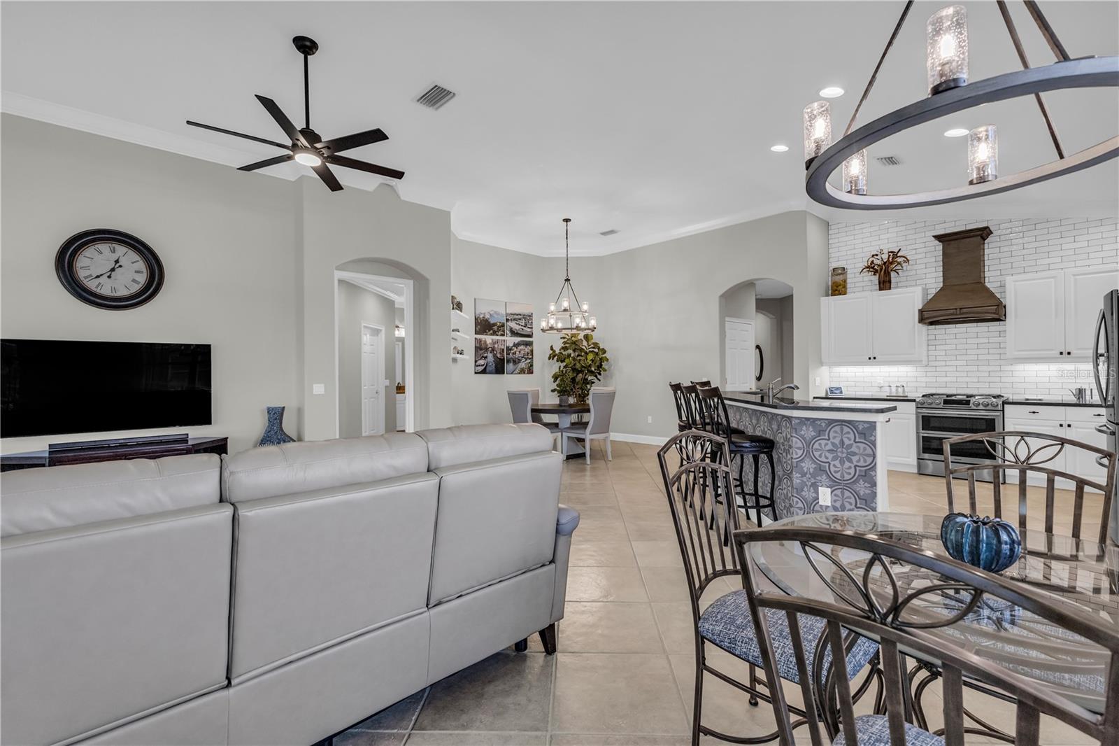 Image 24 of 61 For 927 River Basin Court 201c