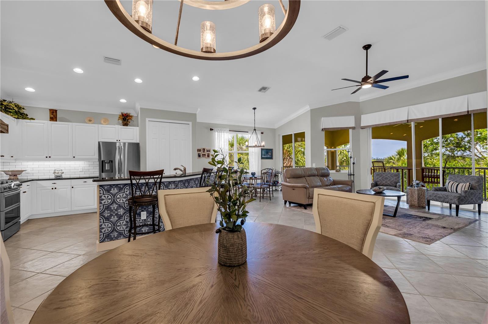 Image 25 of 61 For 927 River Basin Court 201c