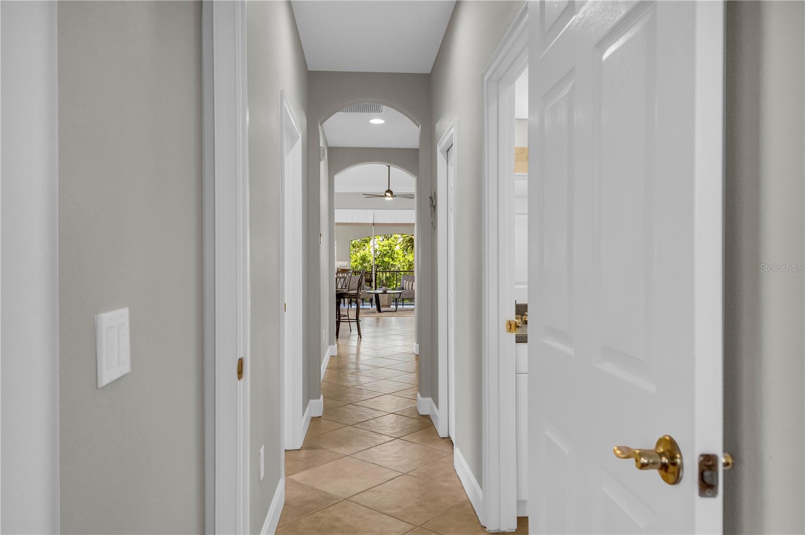 Image 44 of 61 For 927 River Basin Court 201c