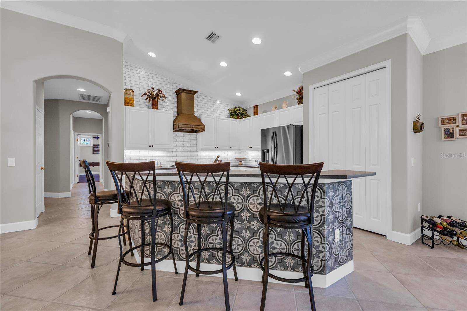 Image 5 of 61 For 927 River Basin Court 201c