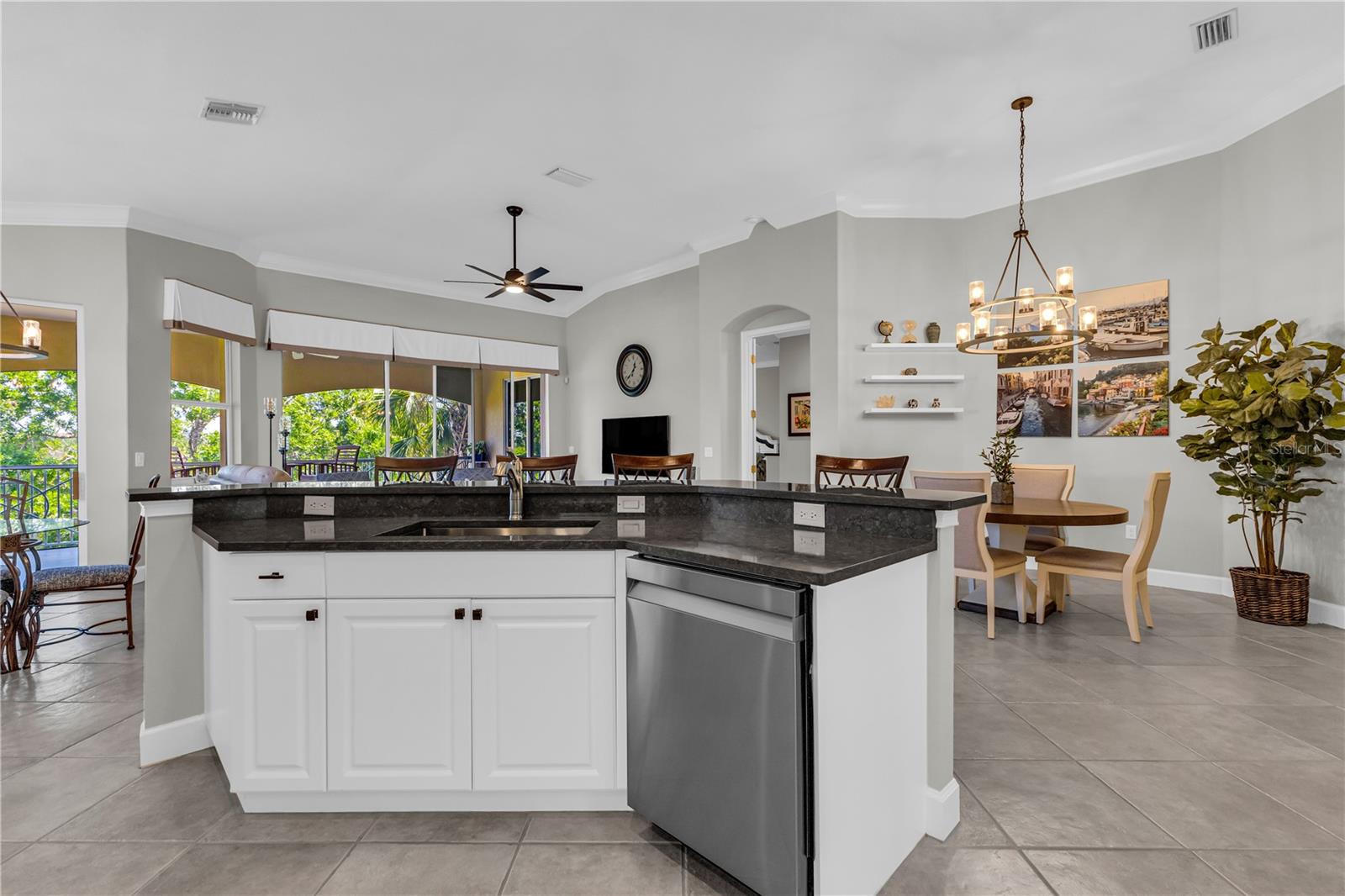 Image 9 of 61 For 927 River Basin Court 201c