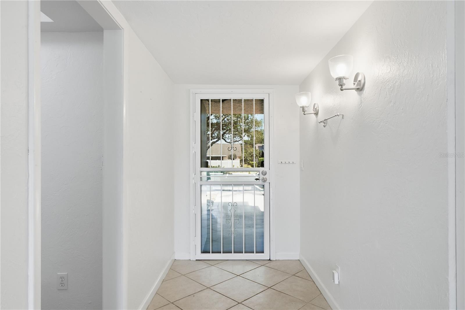 Image 7 of 19 For 7860 Palm Aire Lane 103