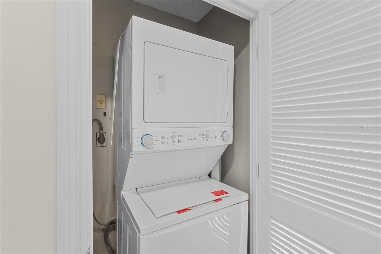 Image 22 of 40 For 615 Dream Island Place 105