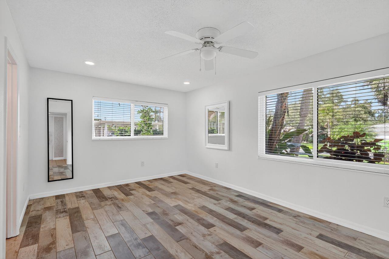 Image 13 of 75 For 1884 Southpointe Drive