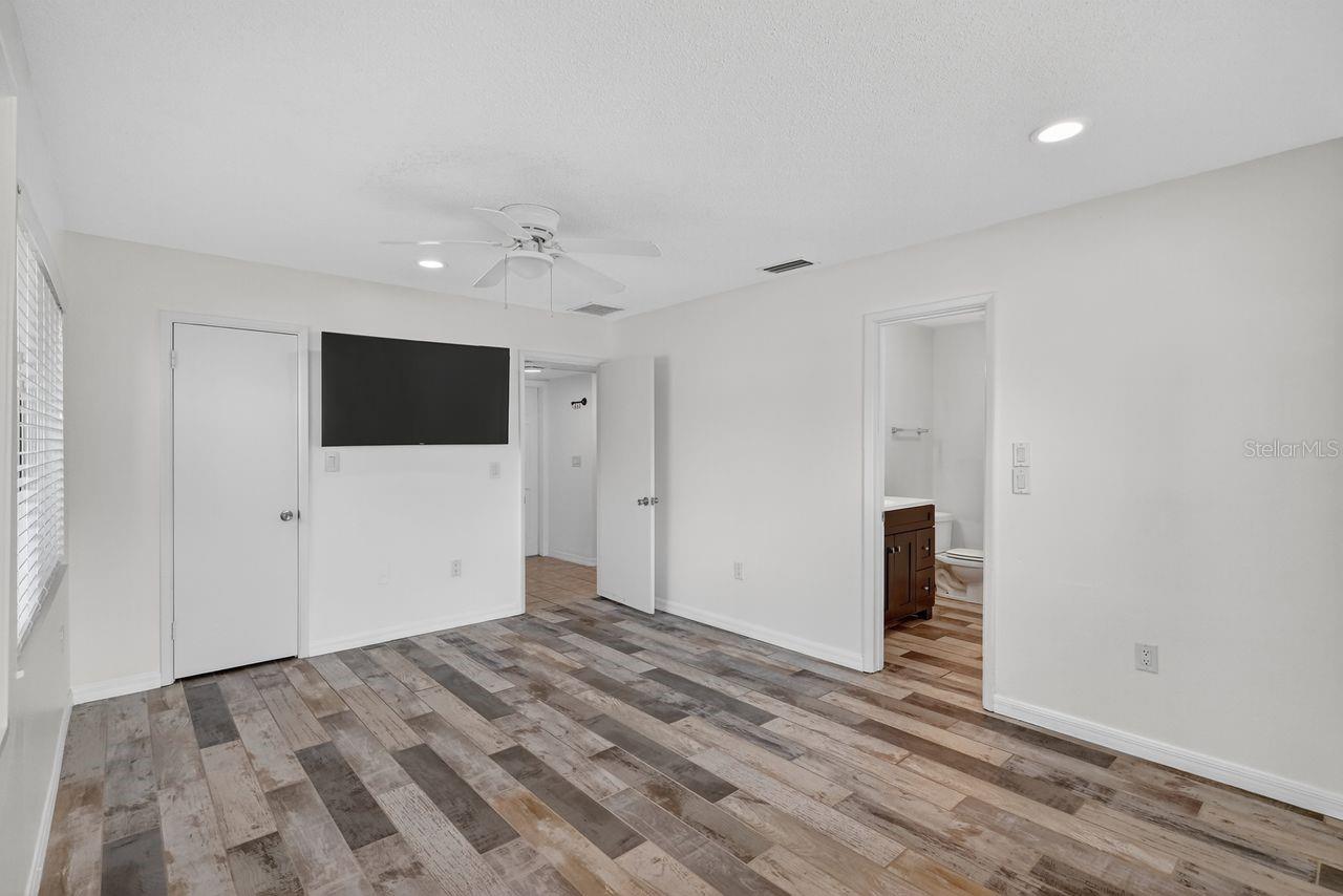 Image 14 of 75 For 1884 Southpointe Drive