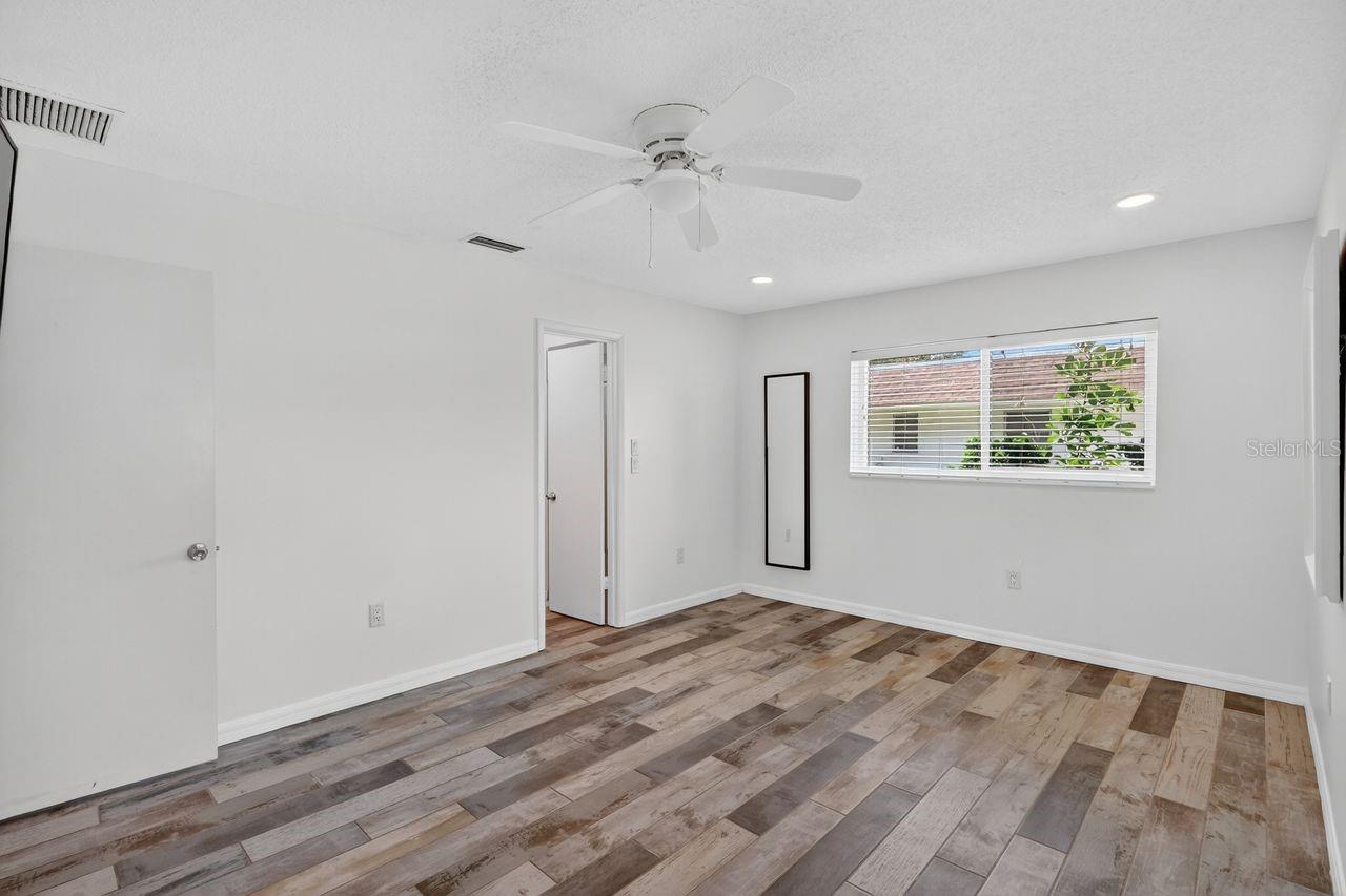 Image 15 of 75 For 1884 Southpointe Drive