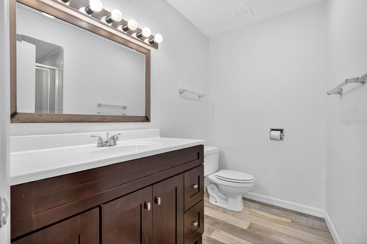 Image 17 of 75 For 1884 Southpointe Drive