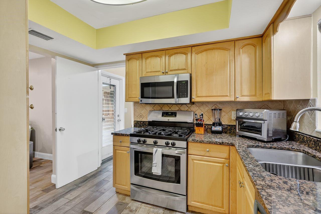 Image 46 of 75 For 1884 Southpointe Drive