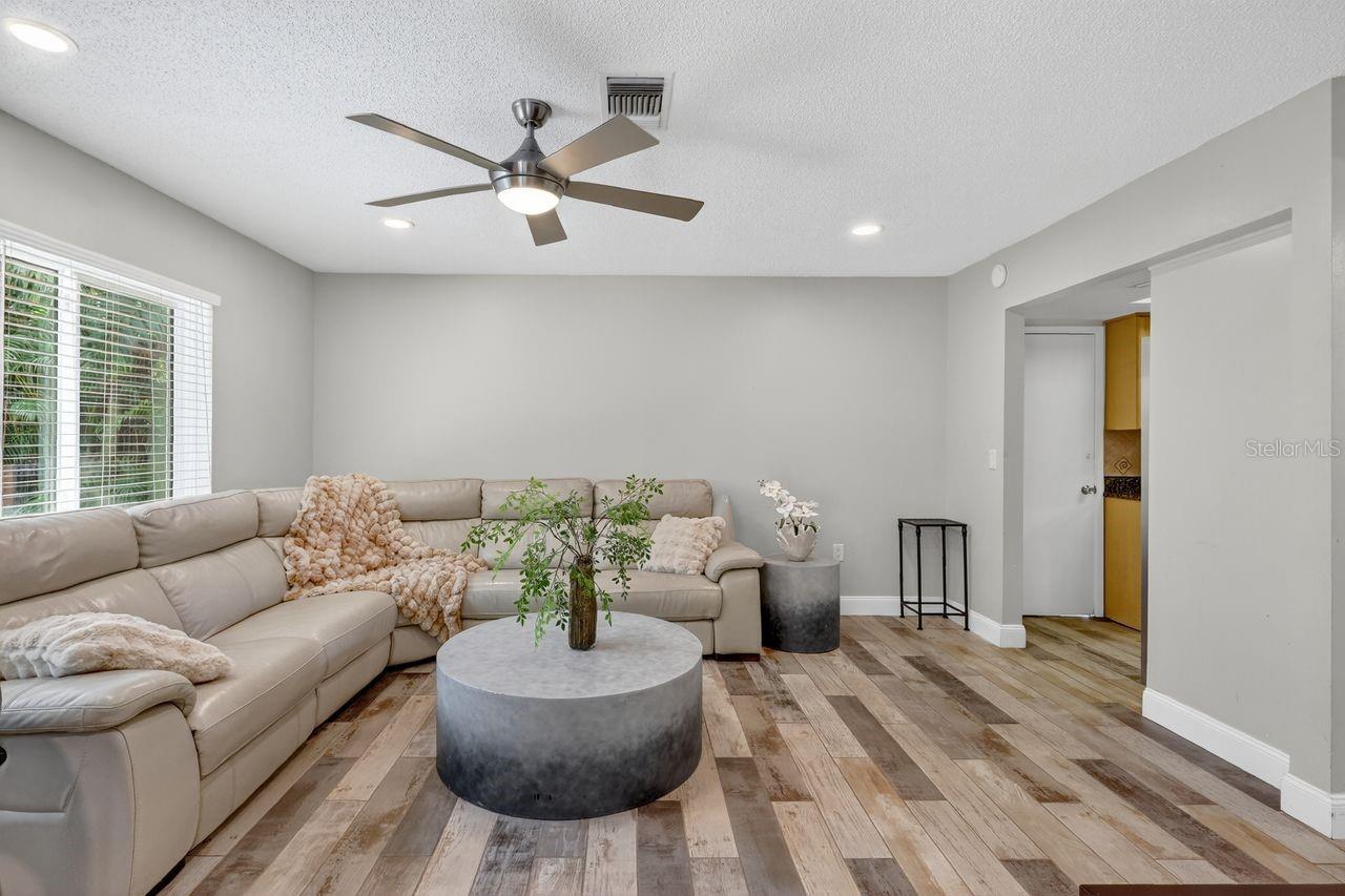 Image 49 of 75 For 1884 Southpointe Drive