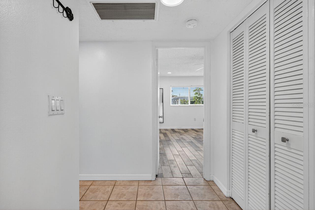 Image 5 of 75 For 1884 Southpointe Drive