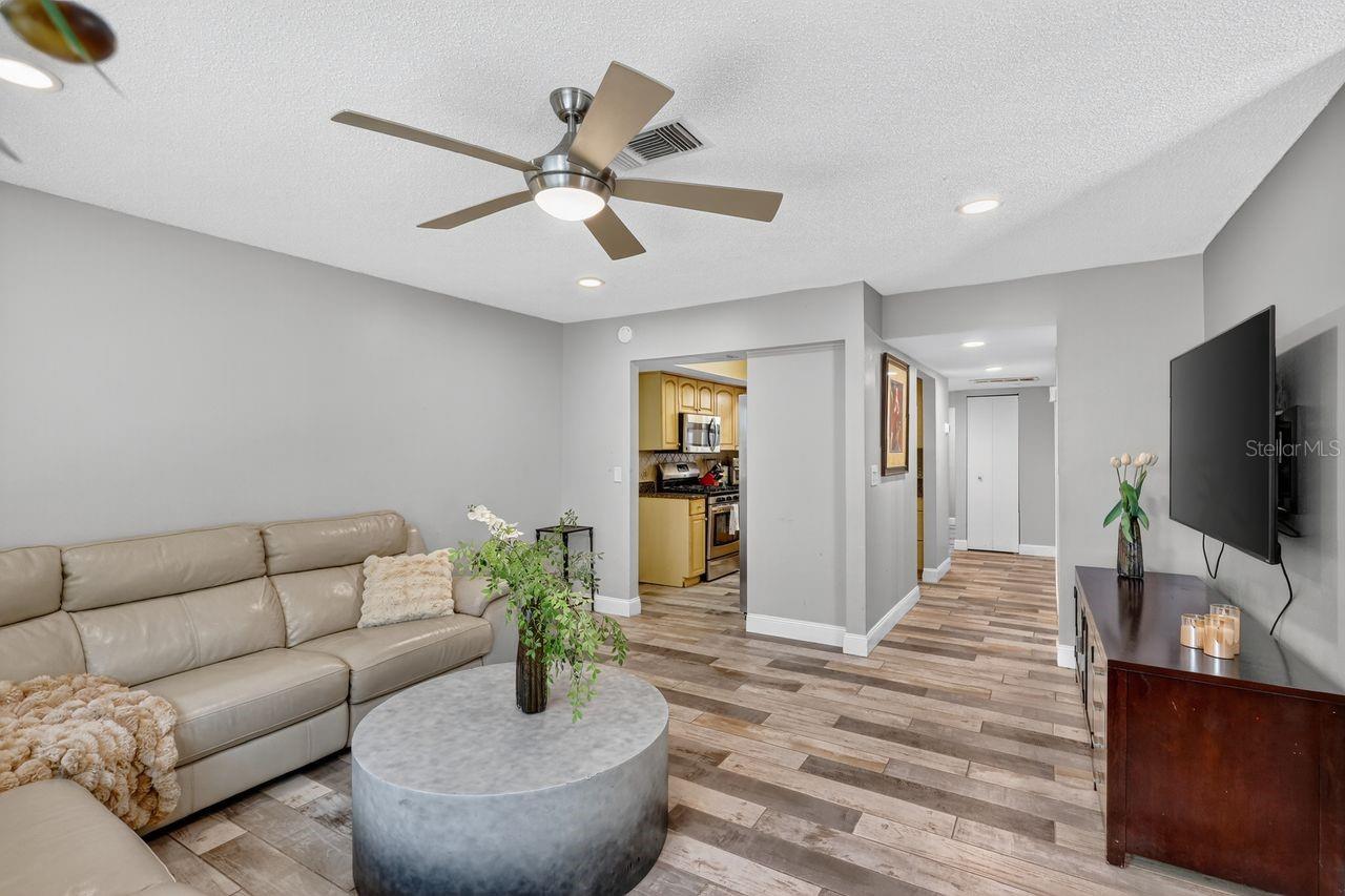 Image 50 of 75 For 1884 Southpointe Drive