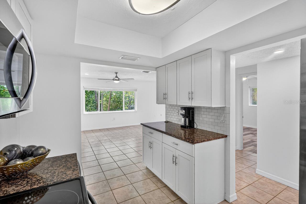 Image 7 of 75 For 1884 Southpointe Drive