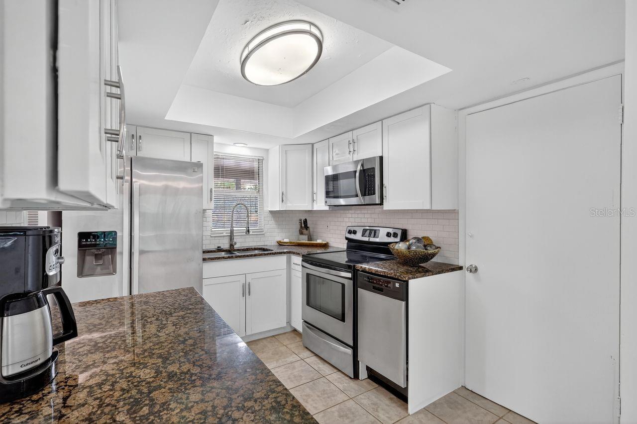 Image 9 of 75 For 1884 Southpointe Drive