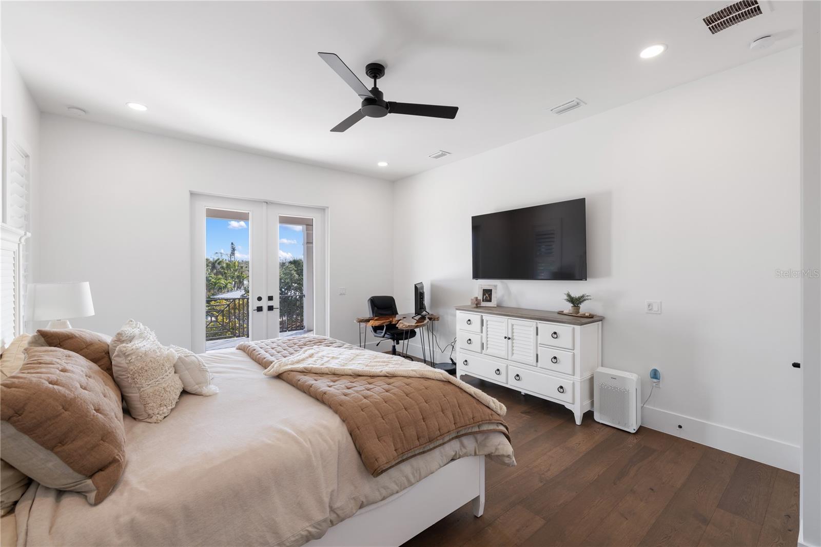 Image 62 of 93 For 4634 Higel Avenue