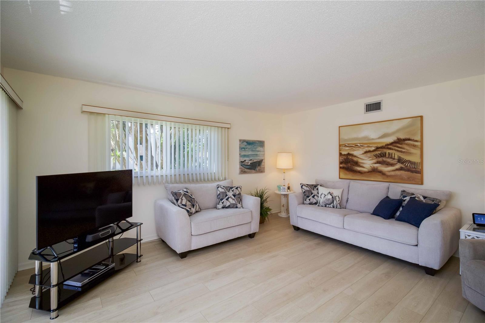 Image 5 of 34 For 5476 Swift Road 19