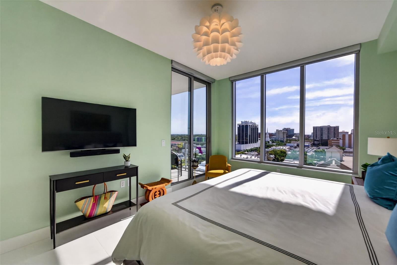 Image 19 of 46 For 111 Pineapple Avenue 904