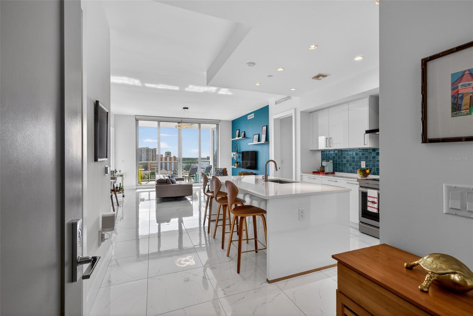 Image 3 of 46 For 111 Pineapple Avenue 904