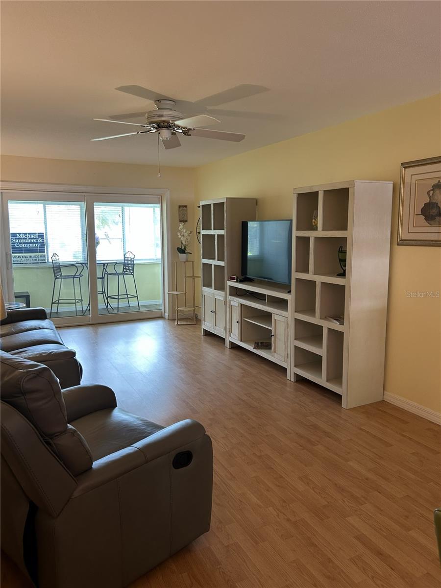 Image 11 of 16 For 3900 Roxane Boulevard 8b