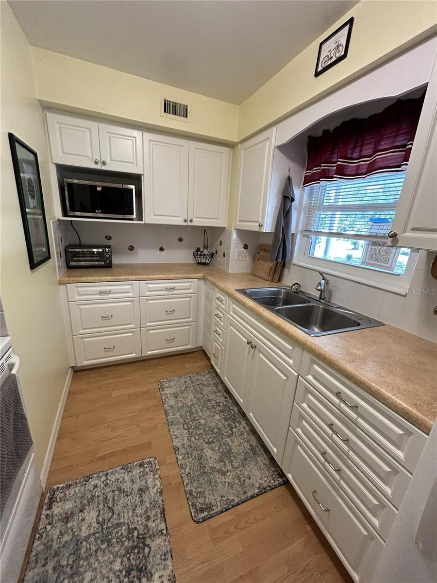 Image 6 of 16 For 3900 Roxane Boulevard 8b