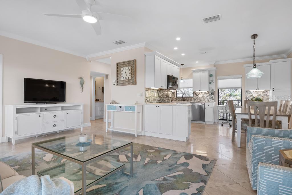 Image 11 of 53 For 6005 Gulf Drive 219