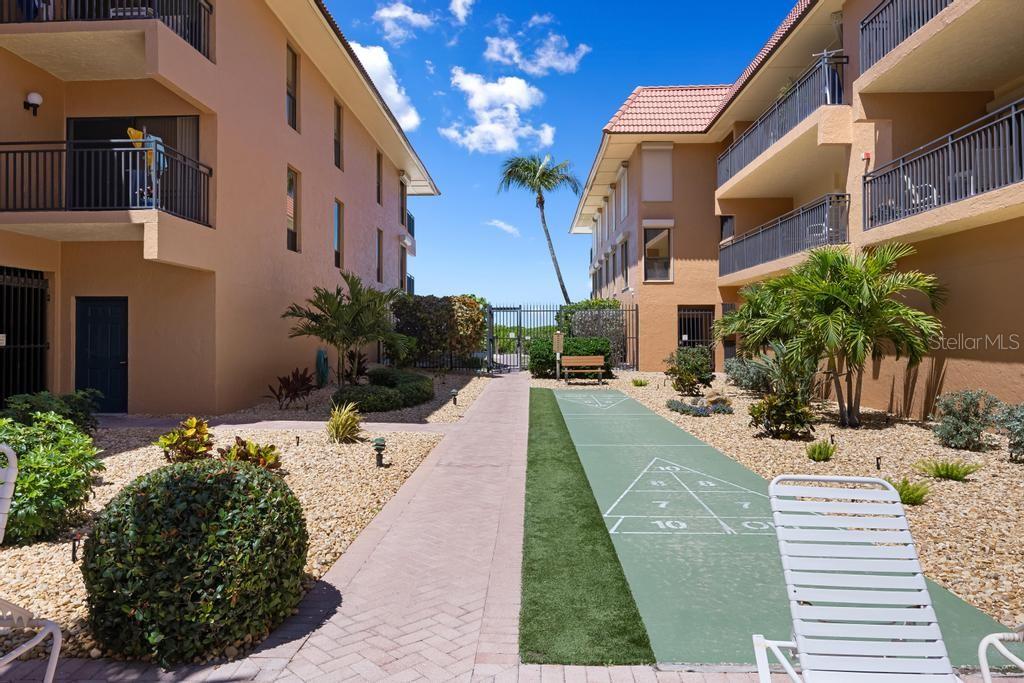 Image 38 of 53 For 6005 Gulf Drive 219