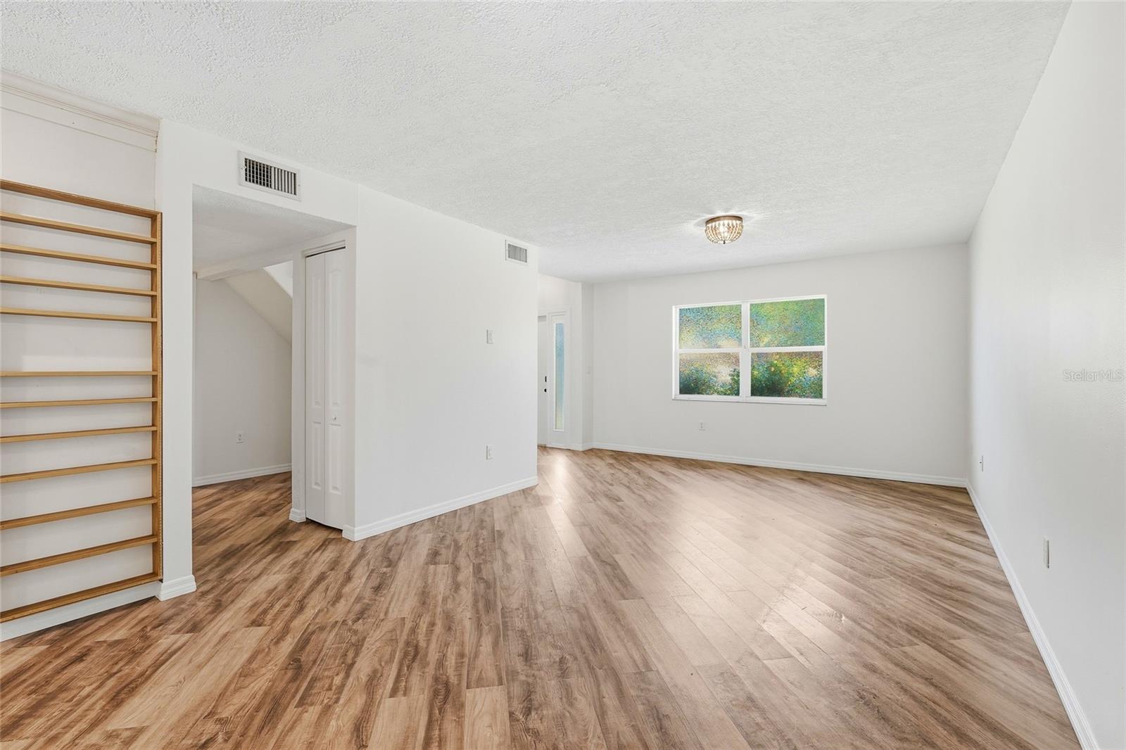 Image 18 of 55 For 4701 Atlantic Avenue